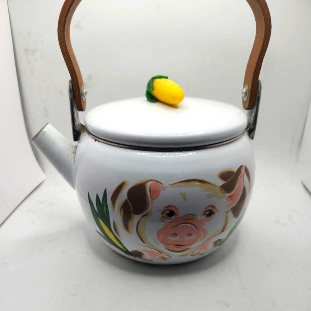 Copco Colonel T. Pig Country Corn  2 Quart Metal Tea Kettle Great Condition